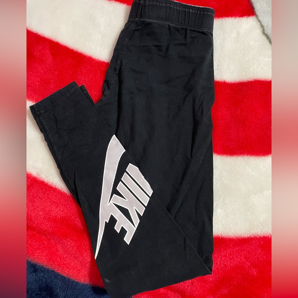 Black Nike leggings